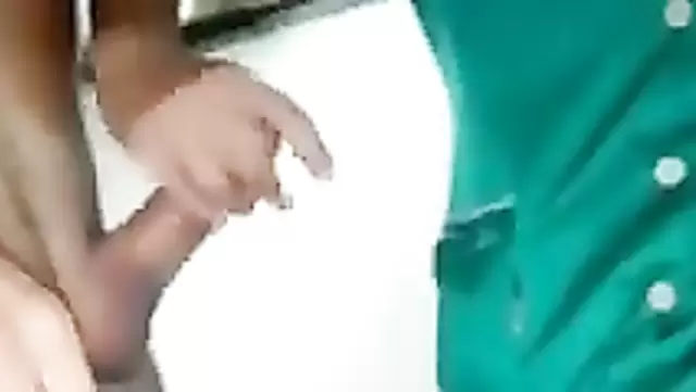 Hemşire, Özbekistan'da bir hastayla sikişiyor.