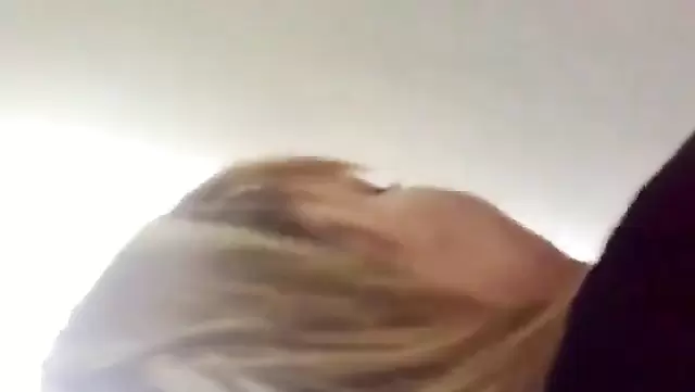 Seks manyağı, Özbek evli kadını iş yerinde sikişle dağıttı.