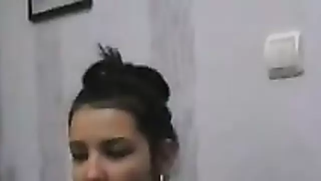 Genç esmer, Özbekistan'da götünden delik deşik ediliyor.